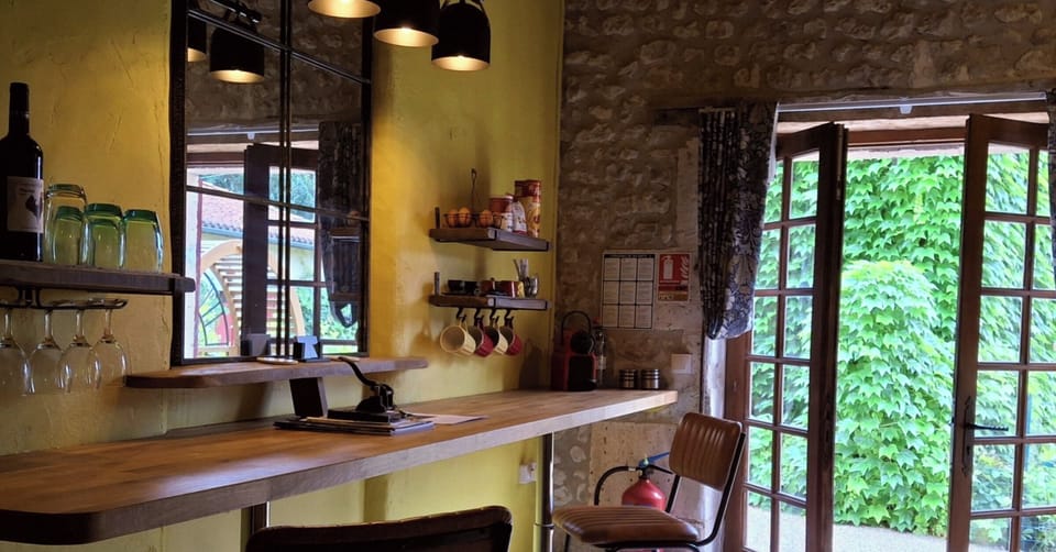 The Stables breakfast bar 