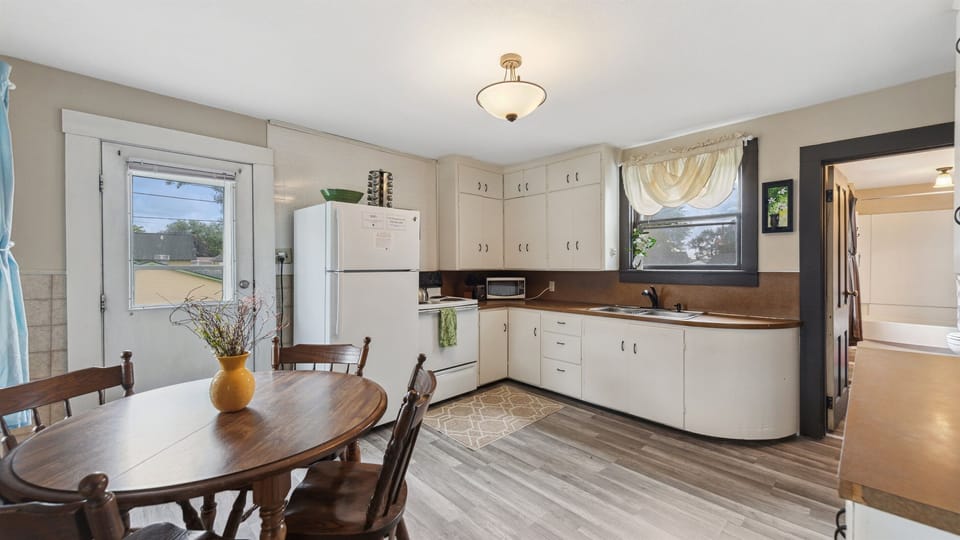 The downstairs kitchen.