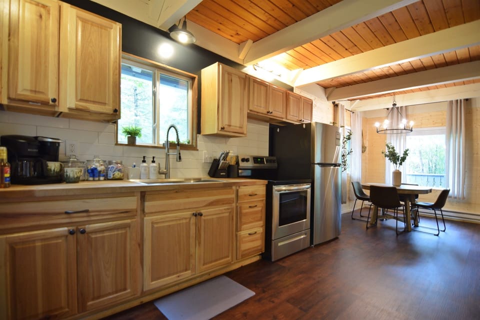 Create a mouthwatering feast in our well-equipped kitchen boasting state-of-the-art stainless steel appliances.