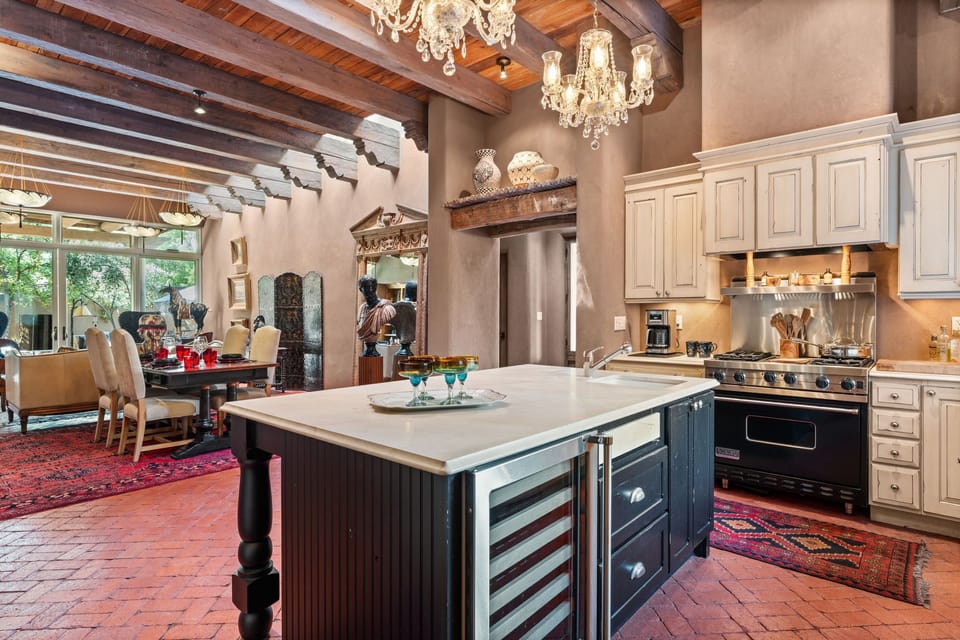 6553 - Gourmet Kitchen - Fully Stocked with Luxury Appliances and Wine Cooler