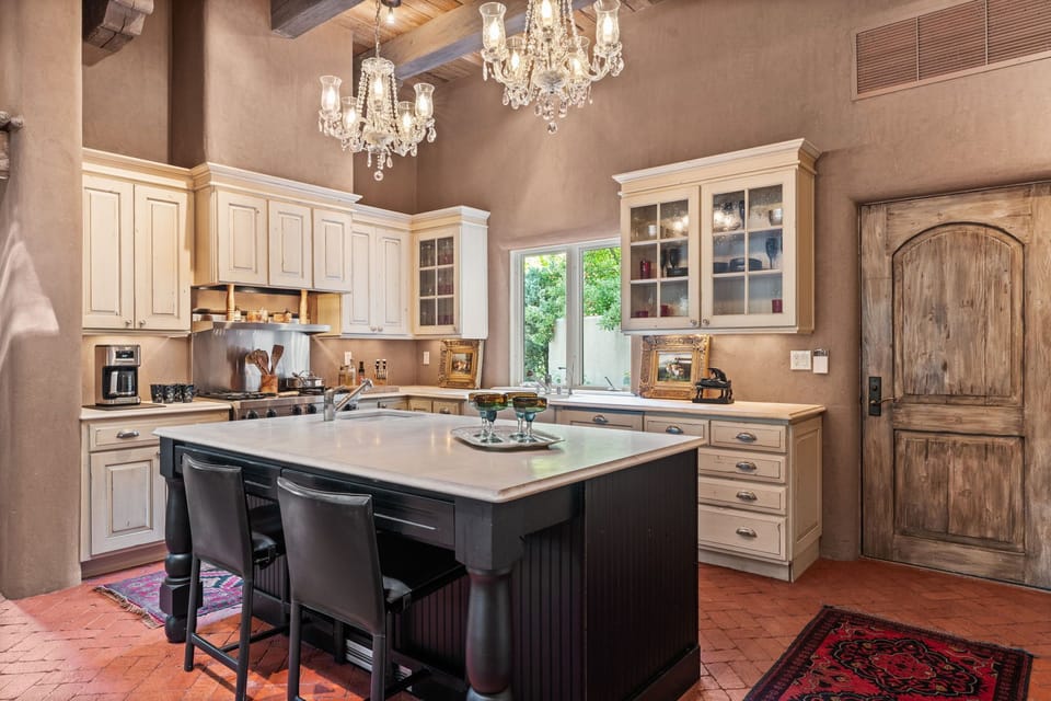 6546 - Fully Stocked Gourmet Kitchen