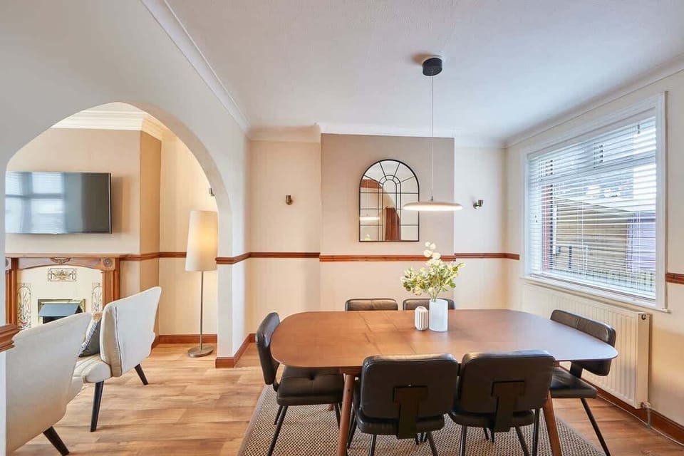 Blue Sky Cottage, Whitby - Host & Stay