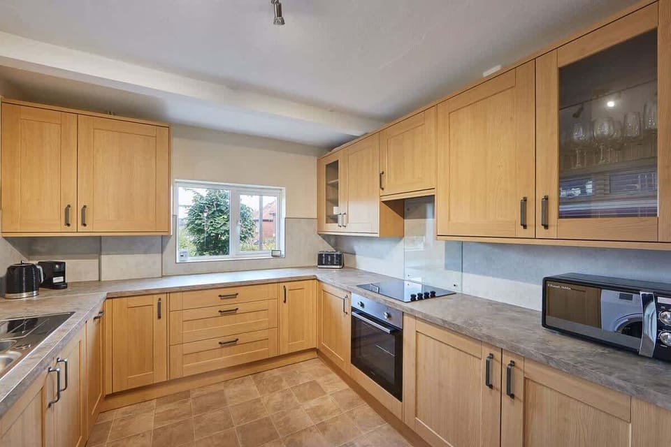 Blue Sky Cottage, Whitby - Host & Stay
