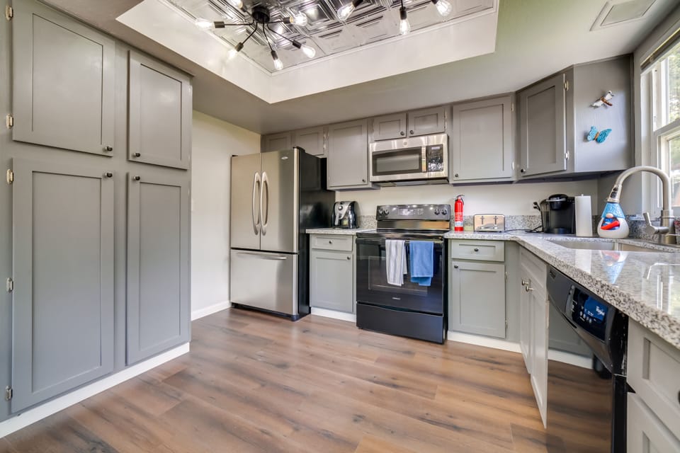 Kitchen | Main Level | Keurig Coffee Maker | Dishwasher