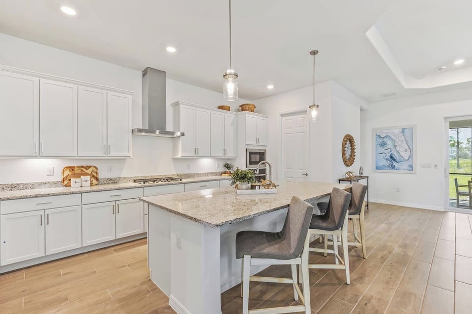 Chef's Kitchen w/ a Large Island