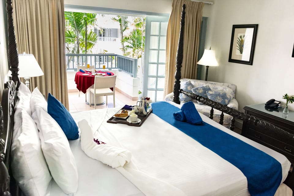 Savor morning coffee with breakfast-ready balcony seating and breezes.