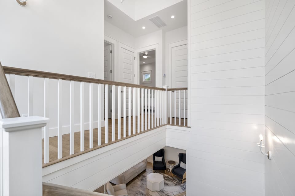 Foyer & Stairwell 