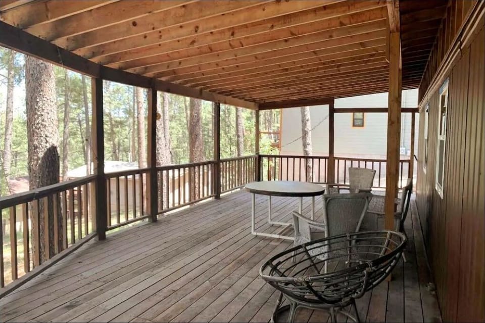 Huge Covered Patio!!
