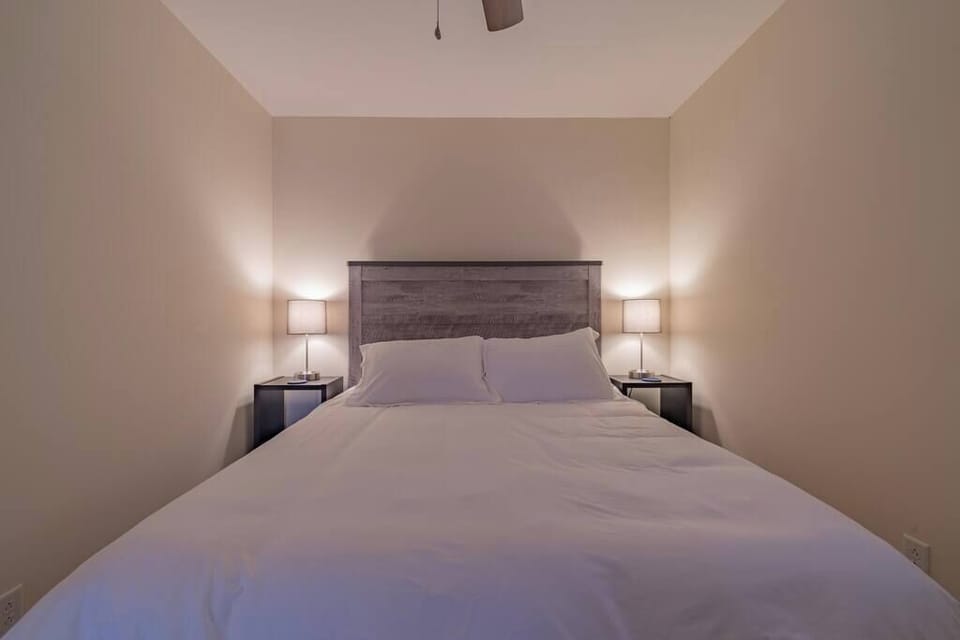 Bedroom 2 queen bed