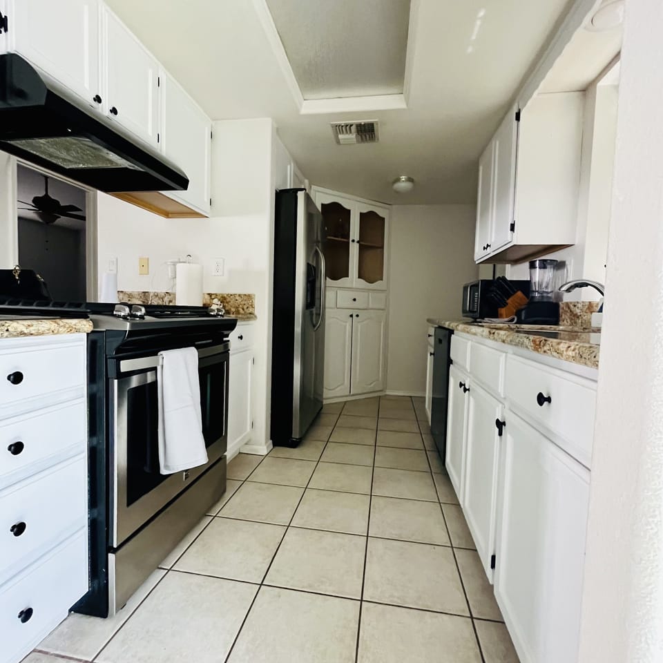 Feel free to enjoy kitchen with everything you need to cook a delicious meal!