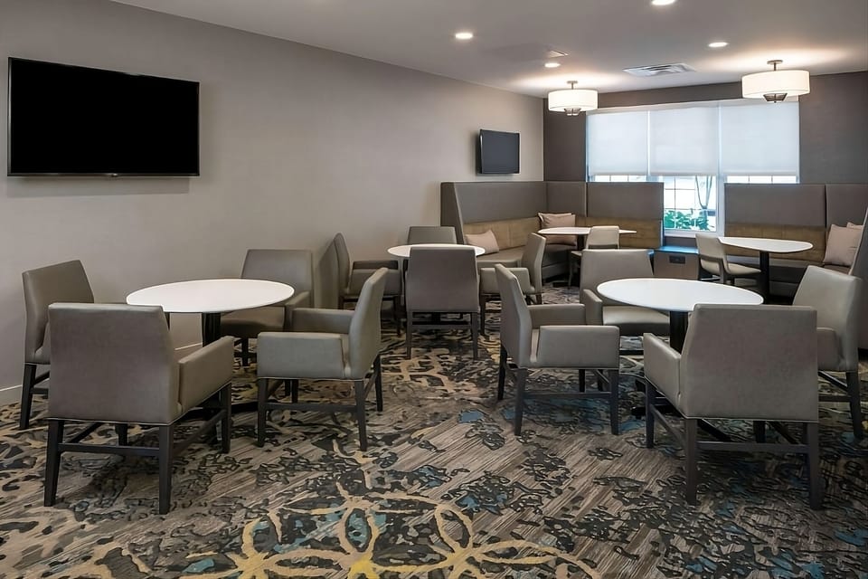 Connect or work quietly in a bright, comfortable gathering room.