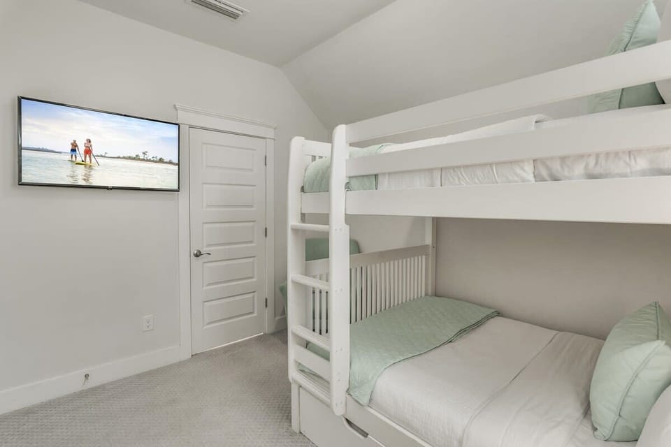 Bunk Room Perfect for the Kids! 