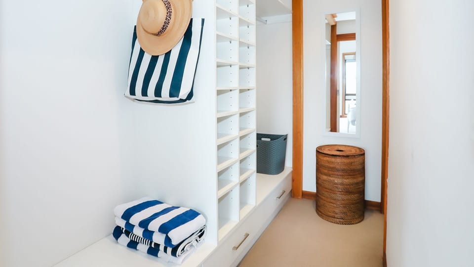 Upper Level WIR to ensuite