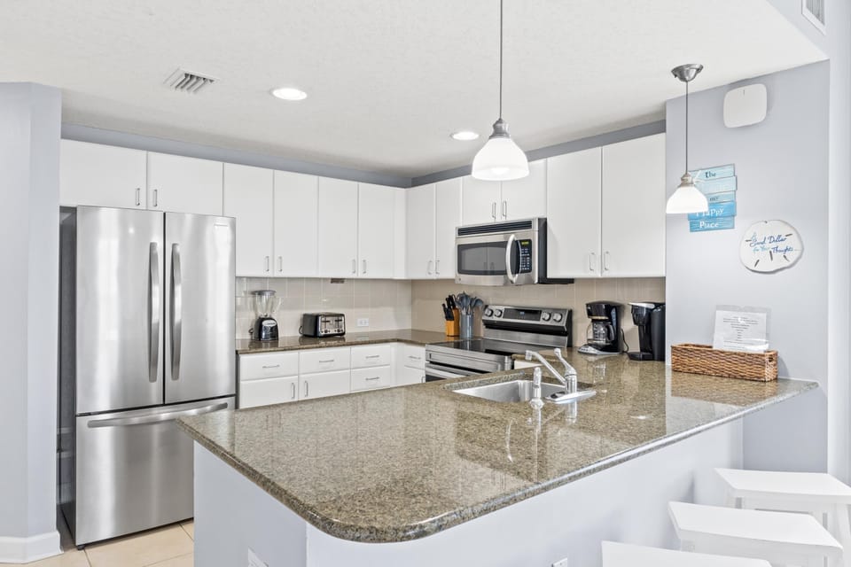 Kitchen with Breakfast Bar