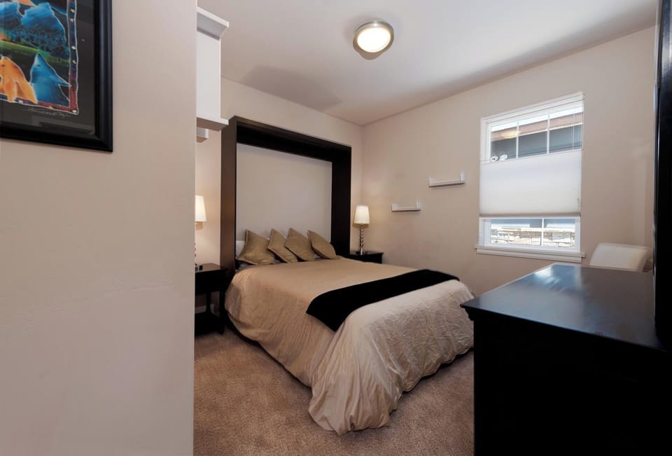 3rd Bedroom - Queen