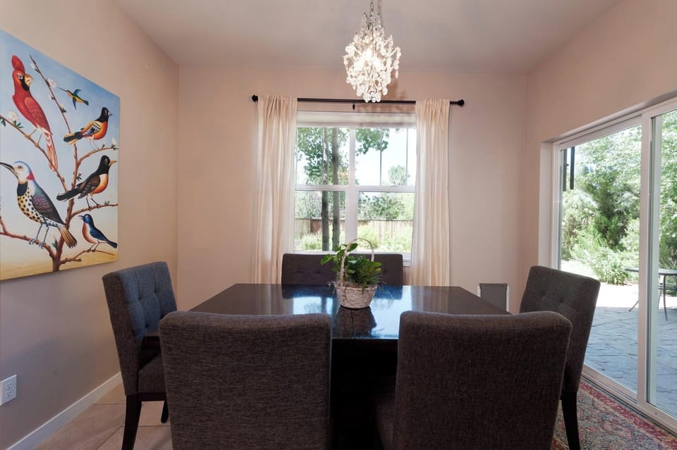 Dining Space (Seating for 6)
