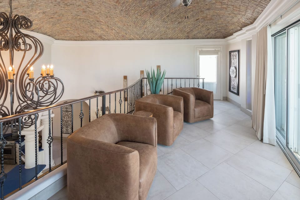 Upper Bar Area