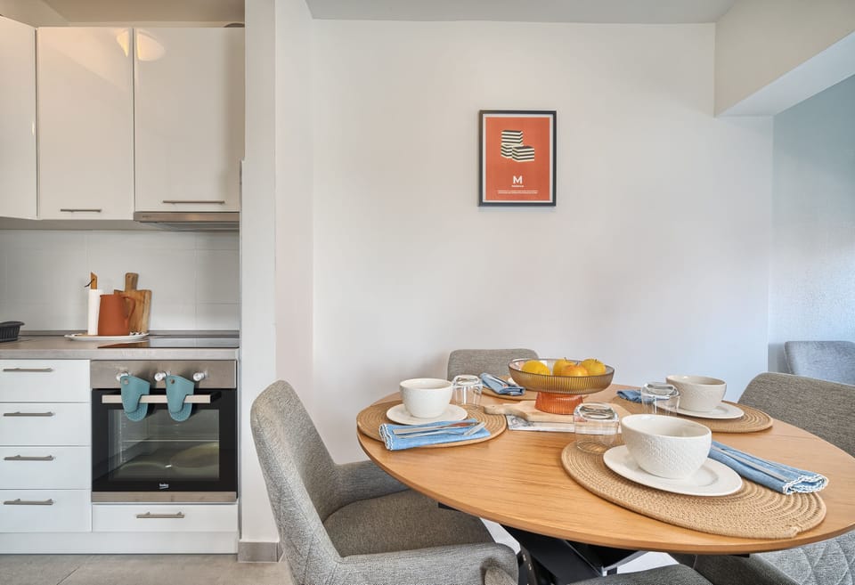 Kitchen & dining area