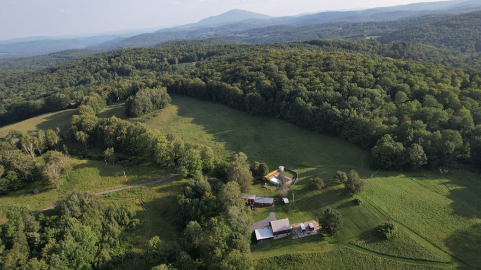 aerial view of property and surrounding area