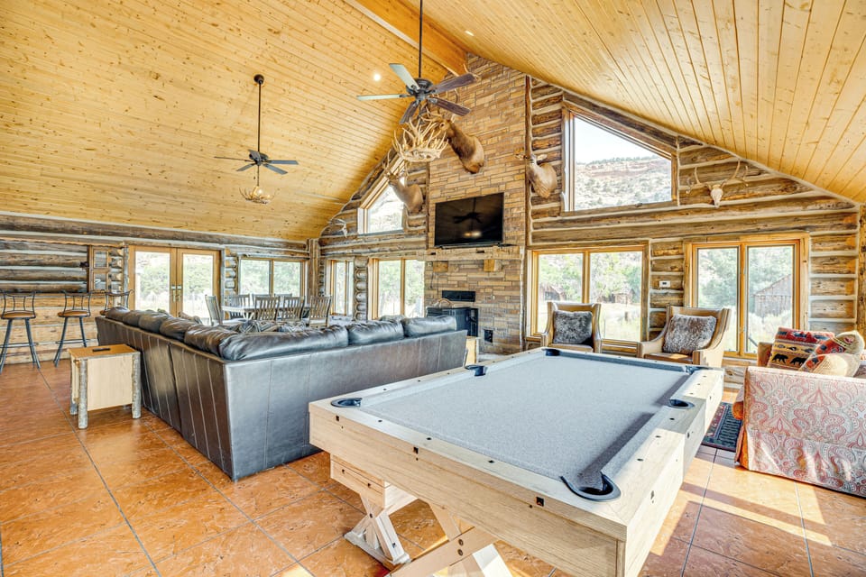 Glade Park Vacation Rental | 3BR | 2.5BA | 3,904 Sq Ft | 3 Steps to Enter