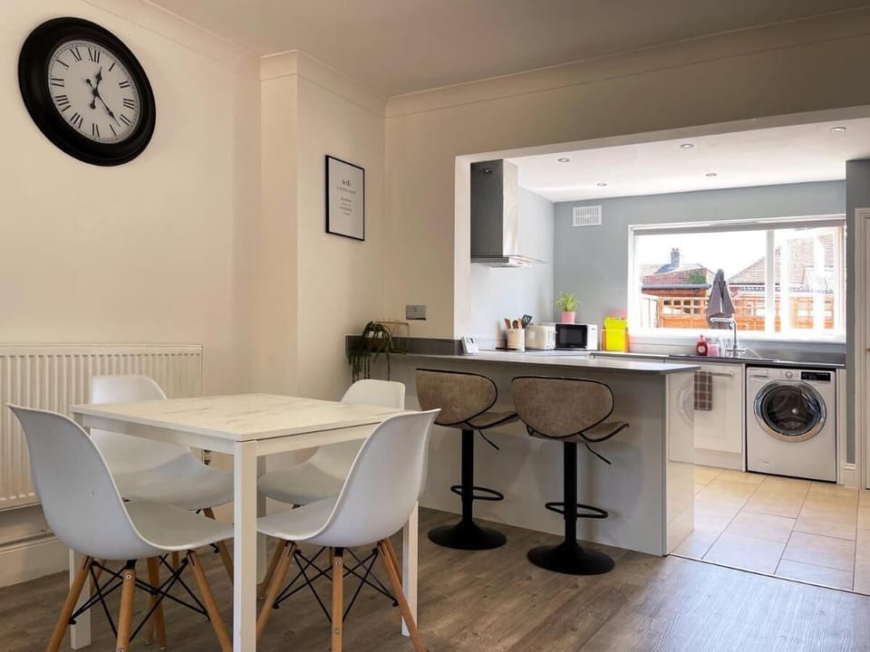 Dining Room / Breakfast Bar