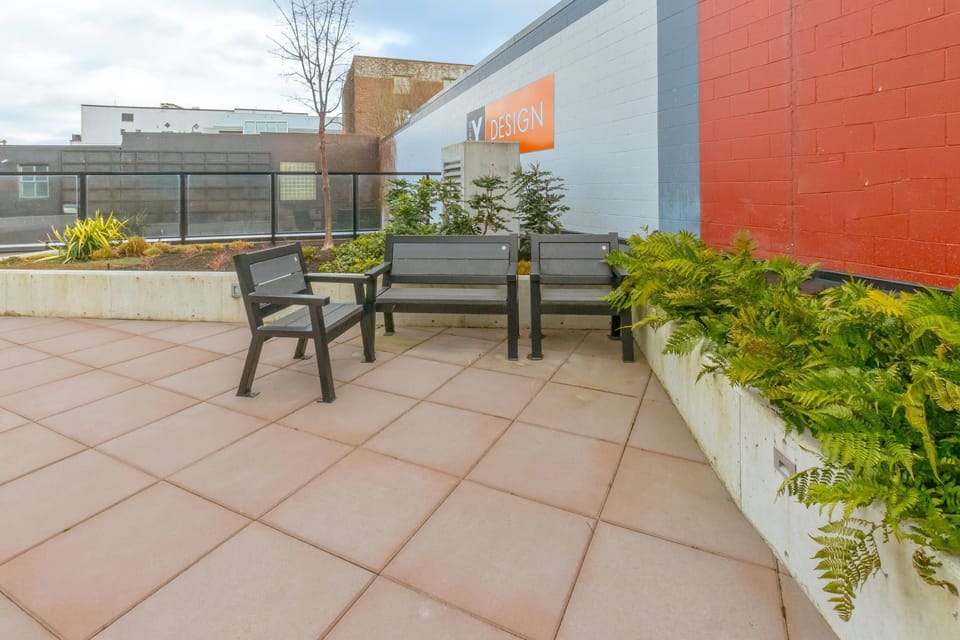 Common courtyard seating