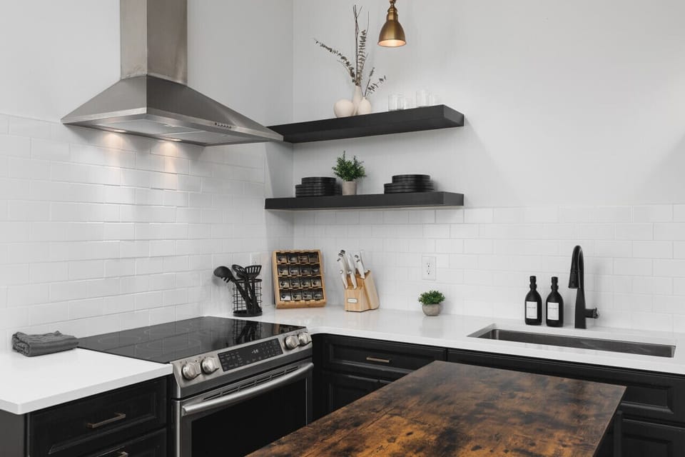 The kitchen is well-equipped for you to cook a great meal - high-end appliances, cookware, & spices. Seating for 4 at the kitchen table.