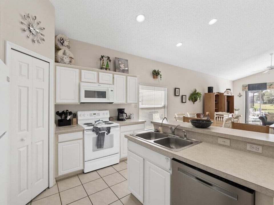 11-16728GlenbrookBlvd-11(1)
