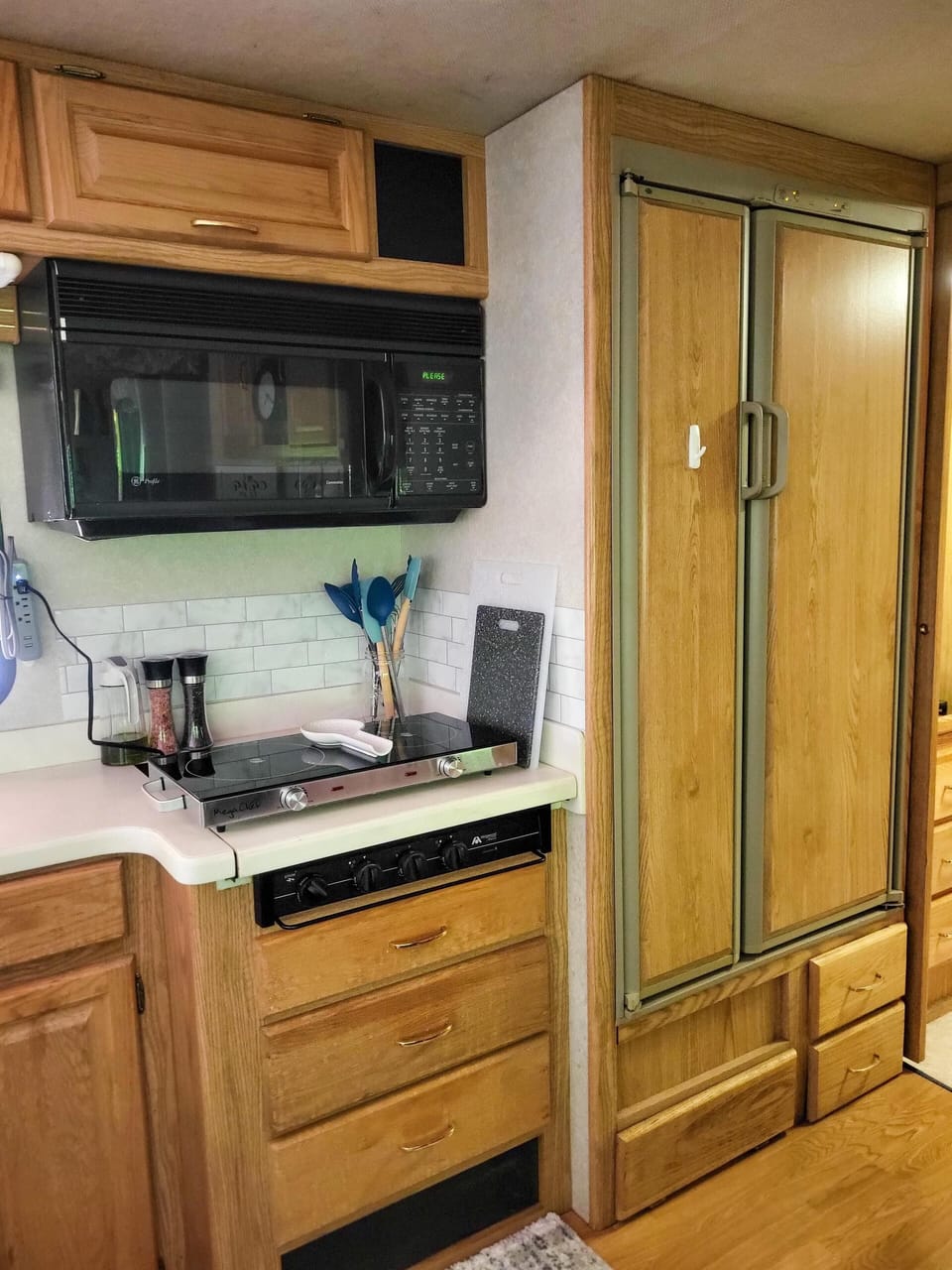 Double burner cooktop and dual convection oven/microwave for cooking. 
