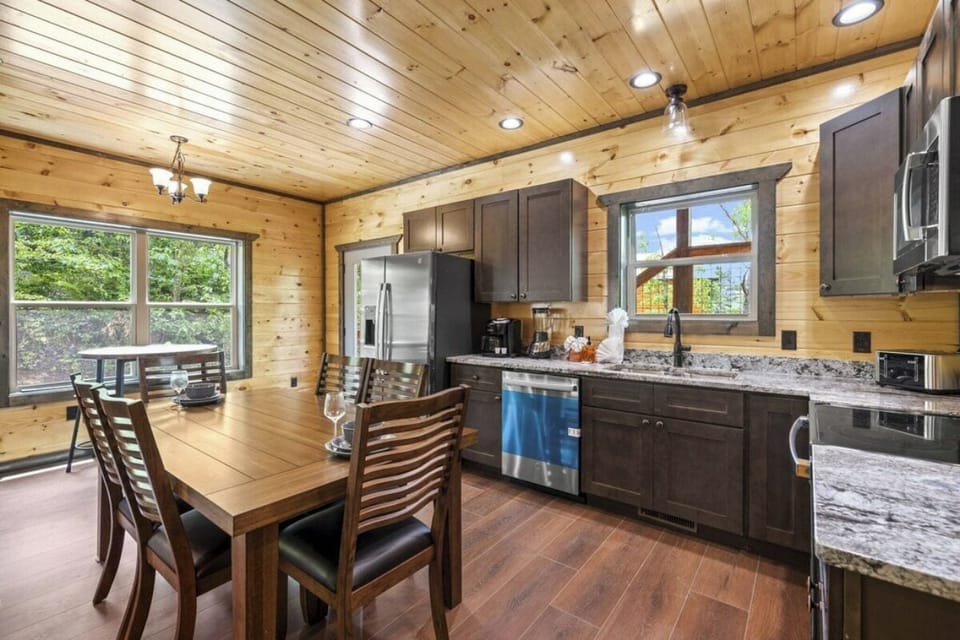 Smoky Top's kitchen and dining area