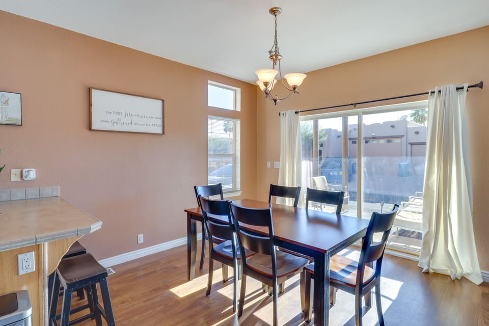Dining Area | Dishware & Flatware Provided
