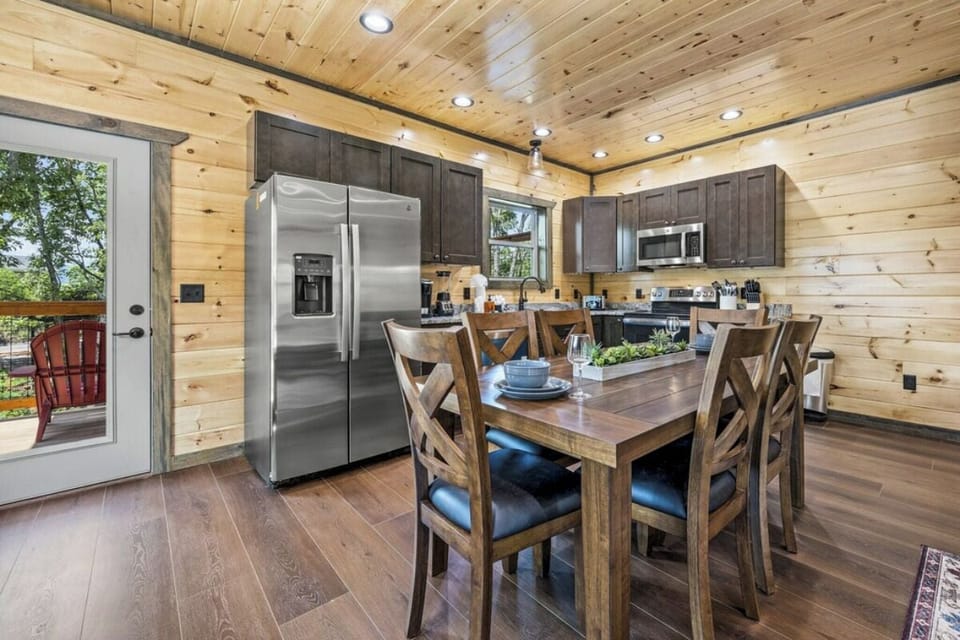 Moonlight Ridge's inviting dining area