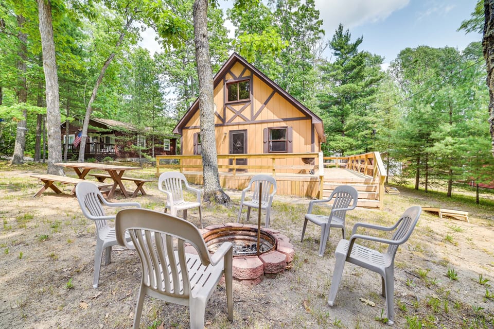 Roscommon Vacation Rental | 3BR | 1BA | Stairs Required | 770 Sq Ft