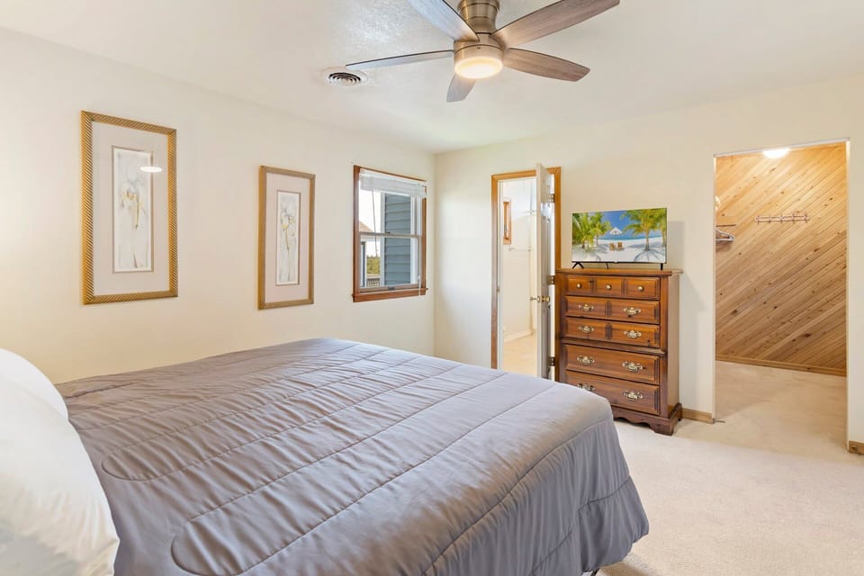 Get some rest in the Master Bedroom with a Private Bathroom!