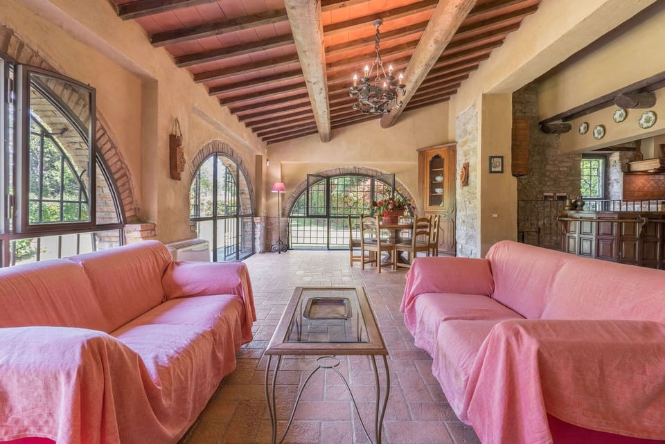 Amenities, Autumn, Living Room, Room Detail, Spring, Summer