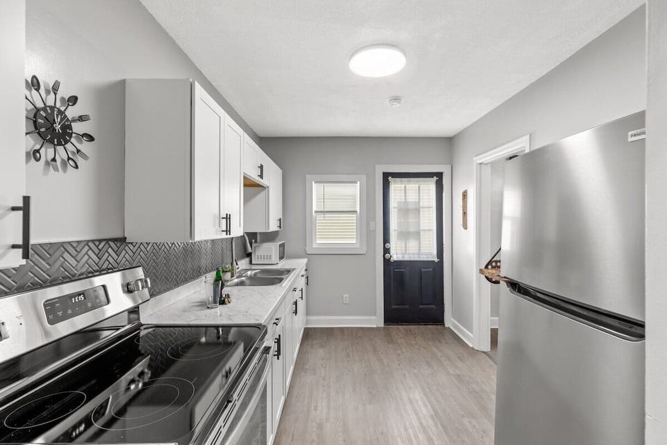 Expand your talents in this beautifully newly remodeled kitchen, perfect for the family chef. 