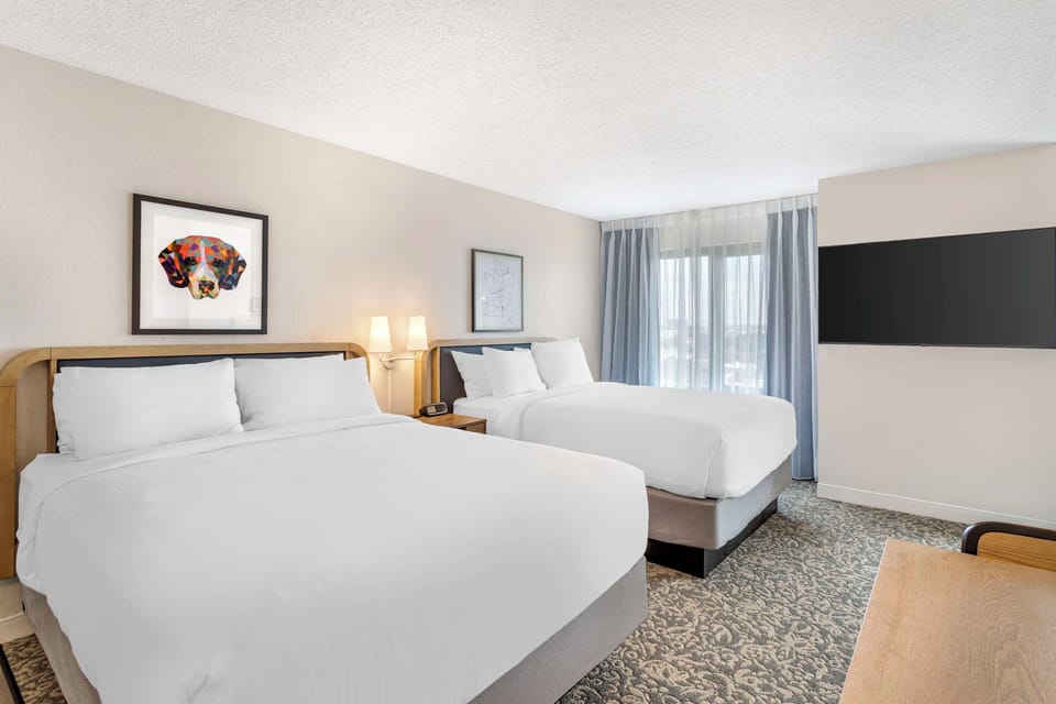 Unit with 2  Queen Beds