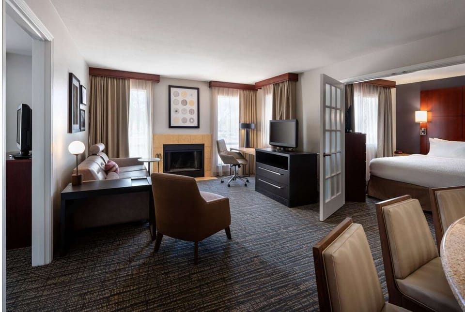 Spread out in your spacious suite with lounge and workspace.