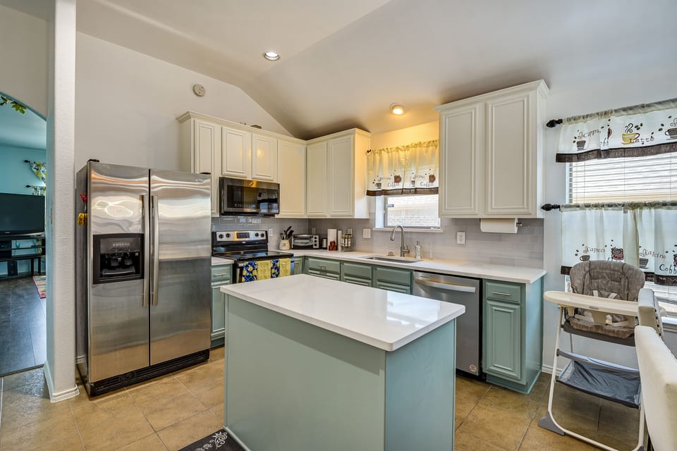 Fully Equipped Kitchen | Coffee Maker | Toaster Oven