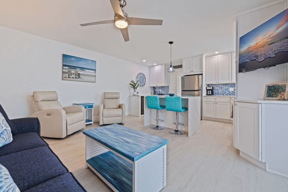Open, airy living space with everything you need for the beach