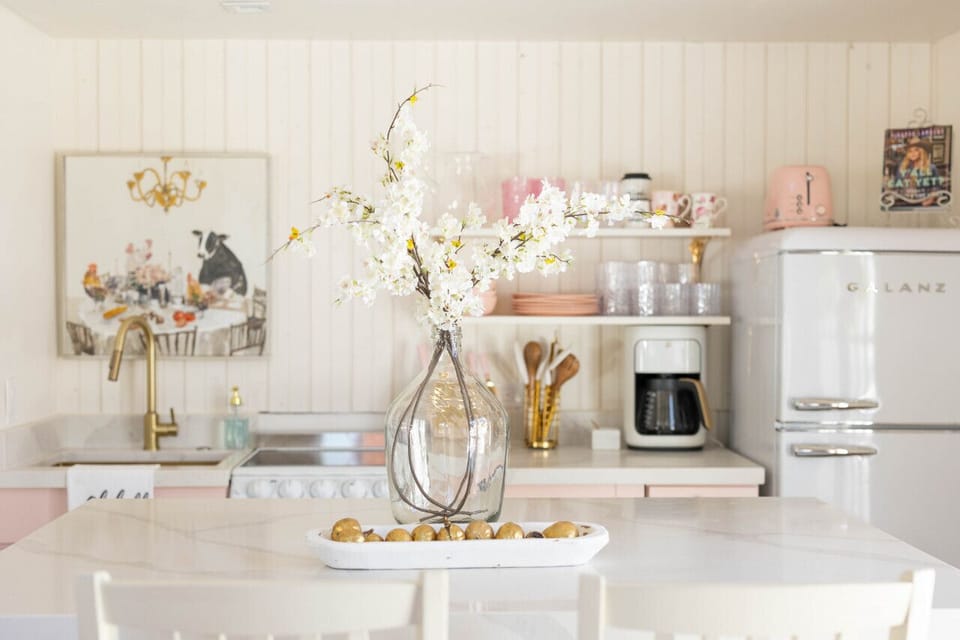Dolly cottage full size kitchen and island seating
