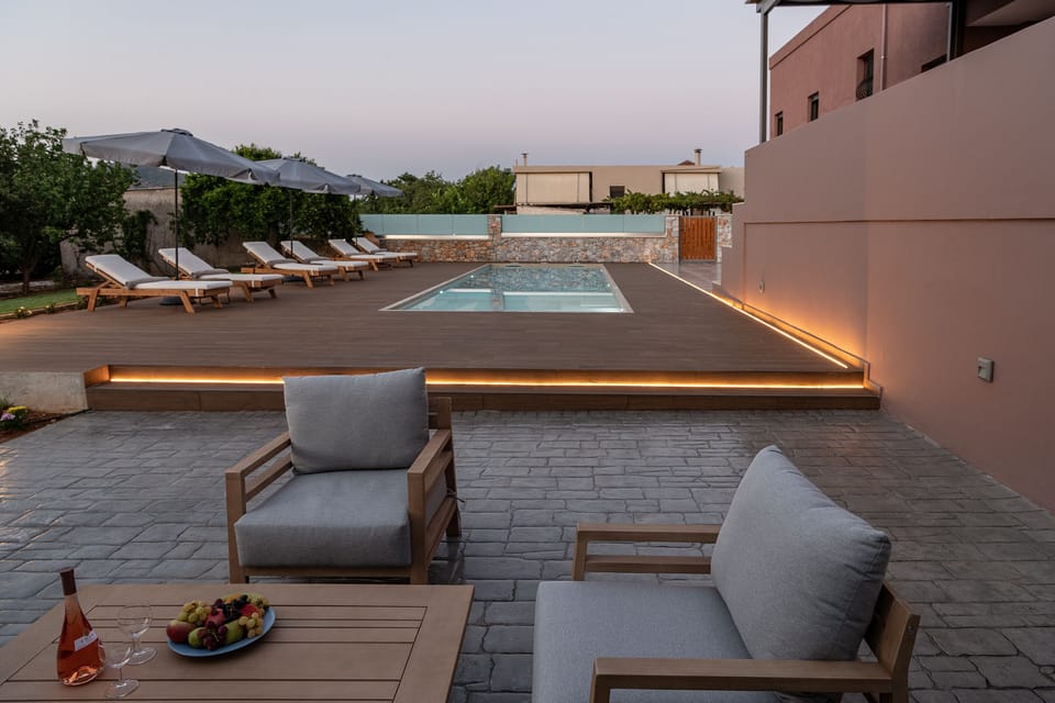 Enjoy an afternoon cocktail by the pool!