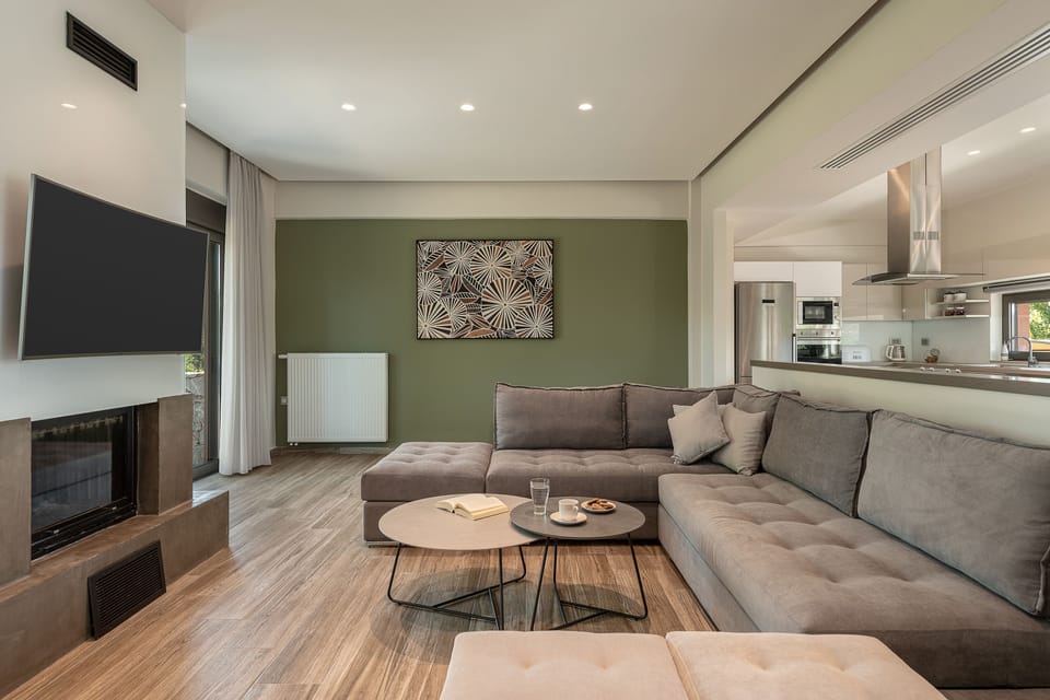 Central air-conditioning, 55" Smart TV with free Netflix, Wi-Fi and workspace