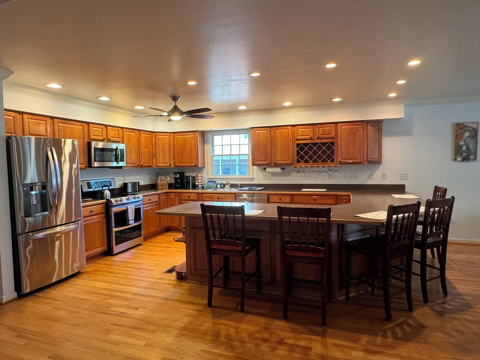 Kitchen with lots of seating