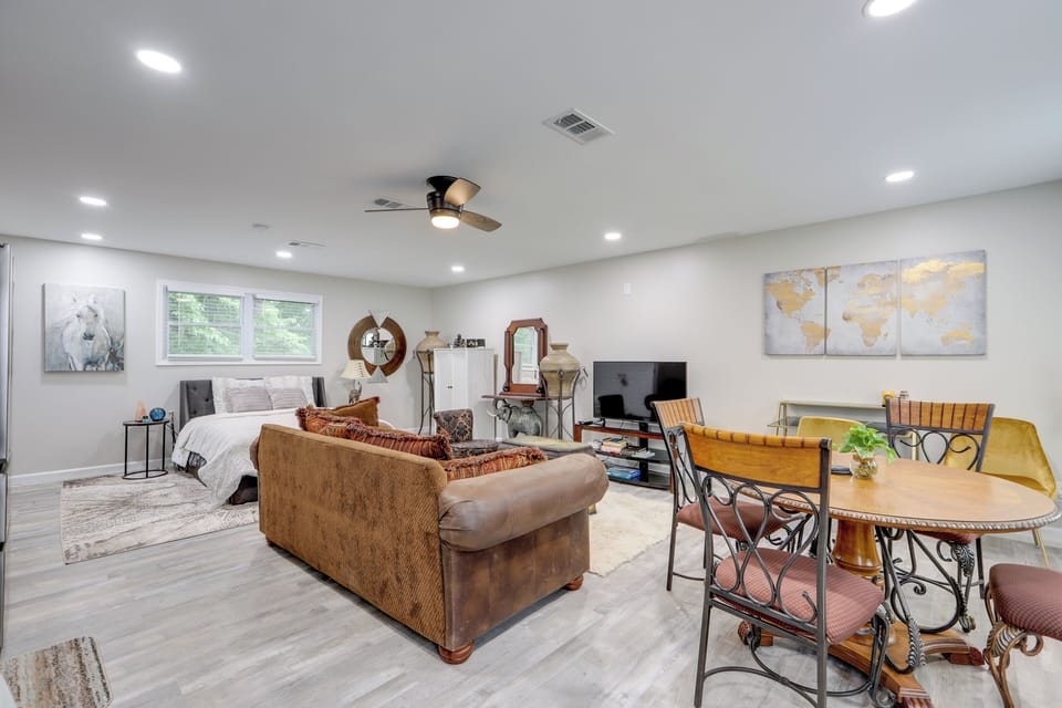 Fayetteville Vacation Rental | Studio | 1BA | 3 Steps to Access | 700 Sq Ft