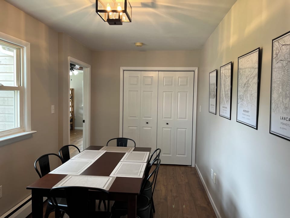 Dining area off of the kitchen with seating for 6.
