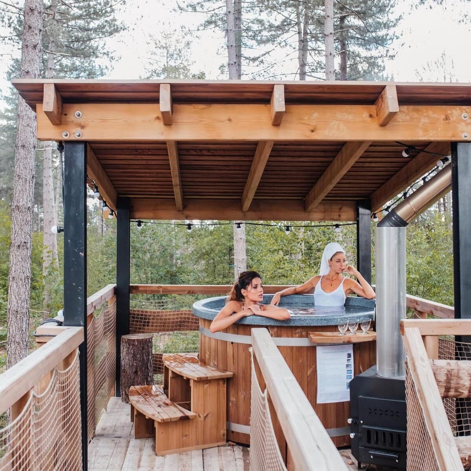 Outdoor spa tub