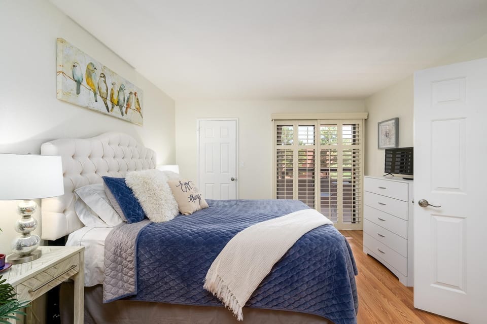 Guest room has a lush queen sized bed.