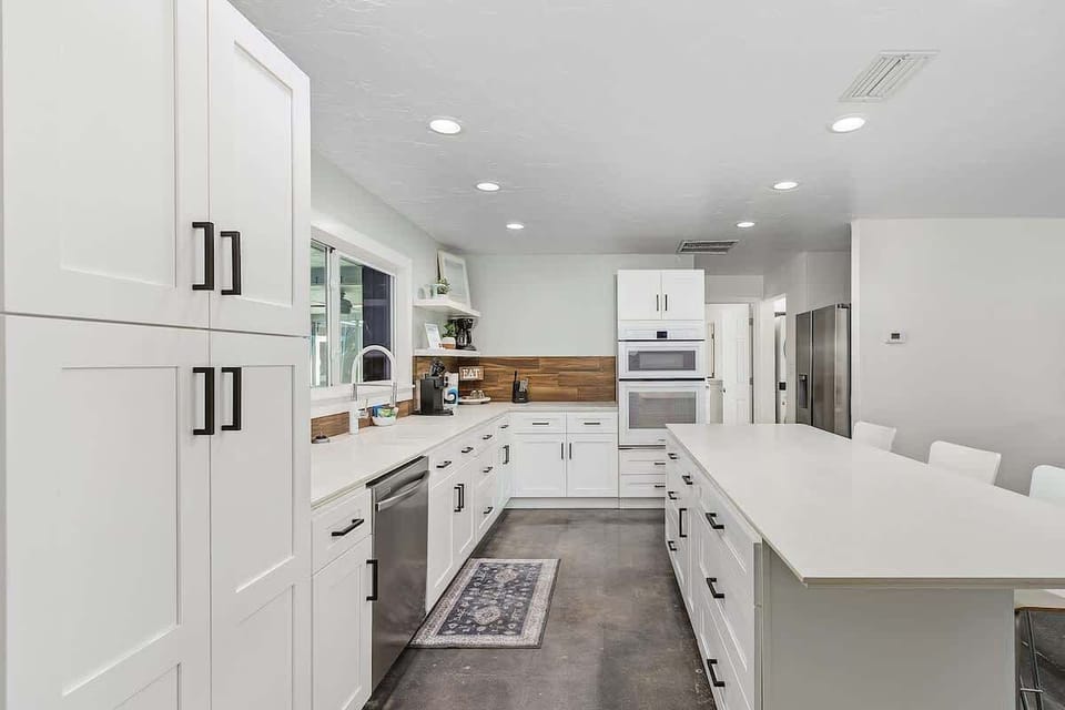 Full kitchen, who wouldn't love cooking here?