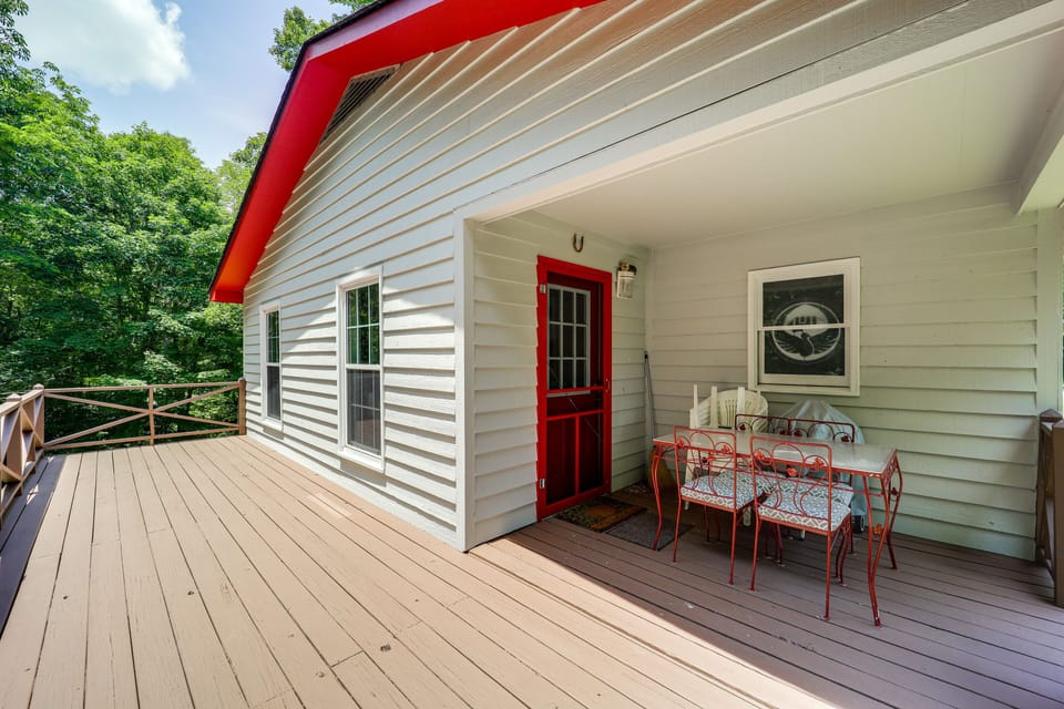 Cottage Exterior | Furnished Deck | Dining Area
